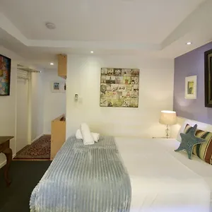 Hideaway Noosa Men Only Resort